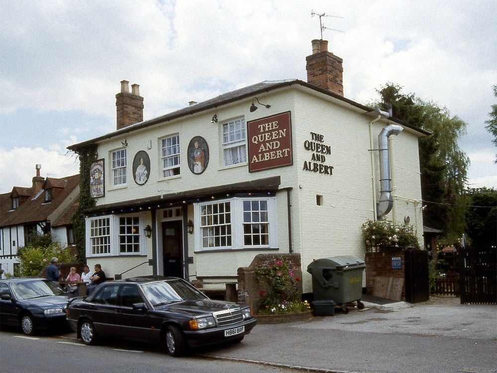 The Queen And Albert High Wycombe Kültér fotó